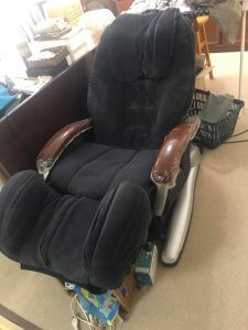マッサージチェアー貰いました。