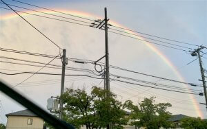 コンビニ近くで虹を見ました！